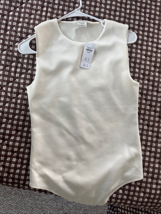 Abercrombie & Fitch Tops - Abercrombie & Fitch Cream Sleeveless Bodysuit